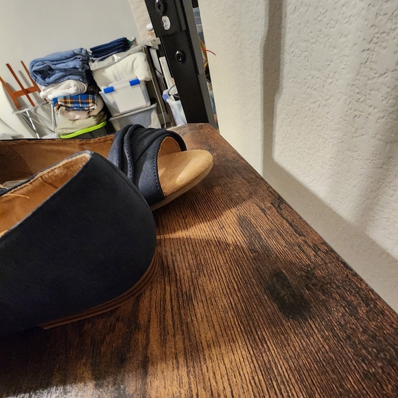 Blue with very low hill - Picture 5 of 7